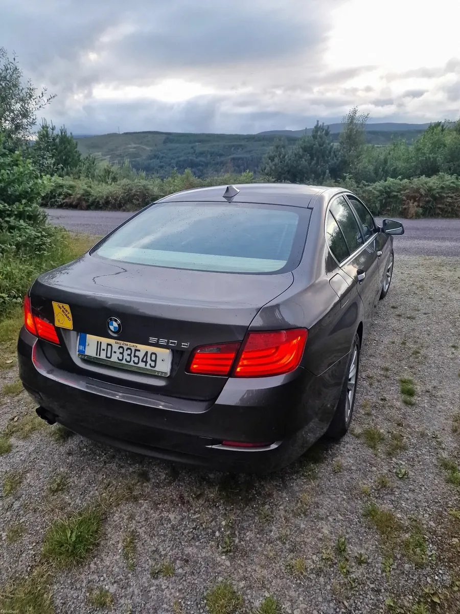 BMW 5-Series 2011 - Image 2