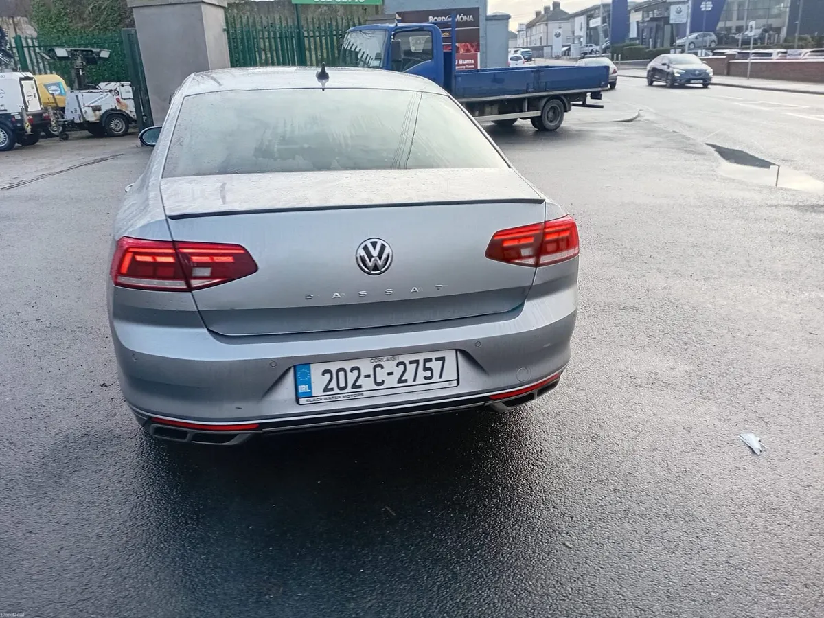 202 Volkswagen Passat - Image 4