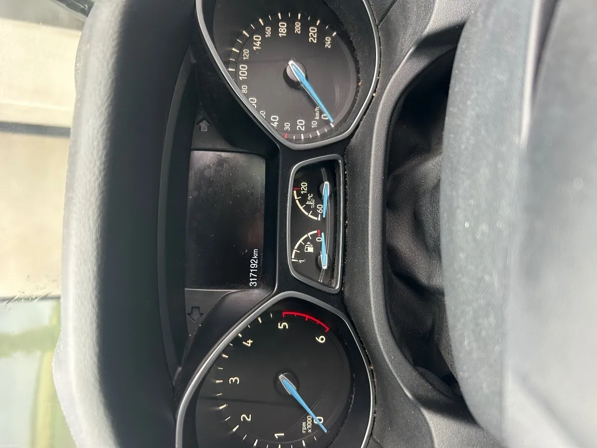 Ford Focus 2015 - Image 2