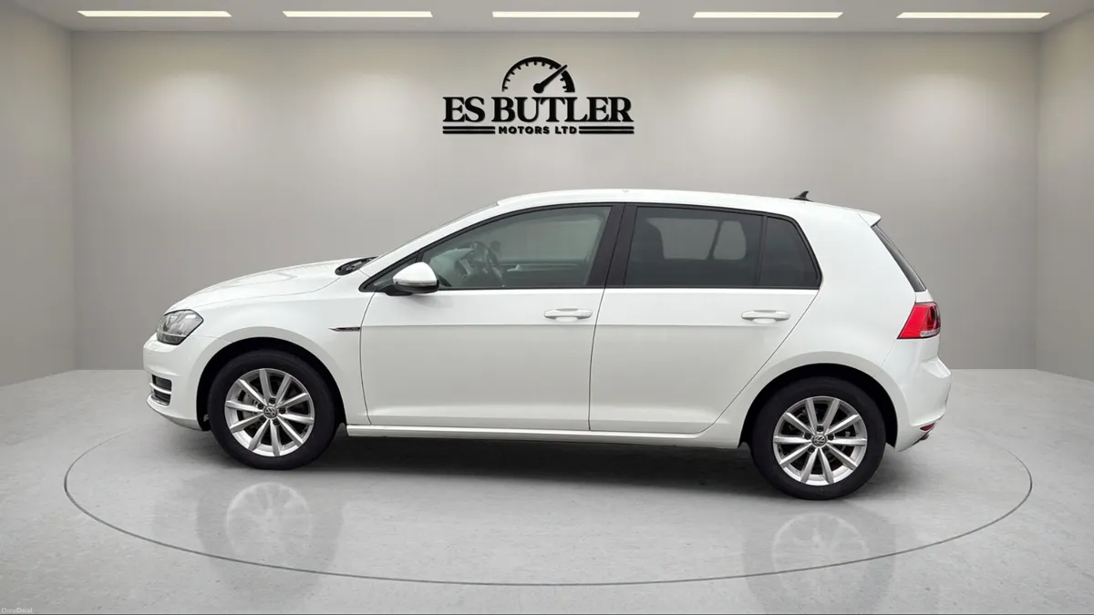 2015 VW Golf 1.2L AUTO/LOUNGE MODEL ONLY 43,250 KM - Image 2