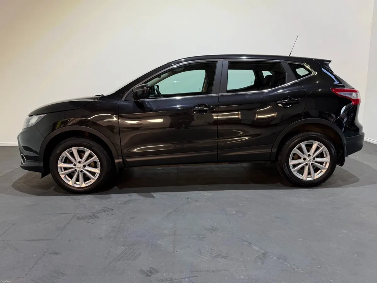 Nissan Qashqai 1.5 DSL SV - Manual - Image 2