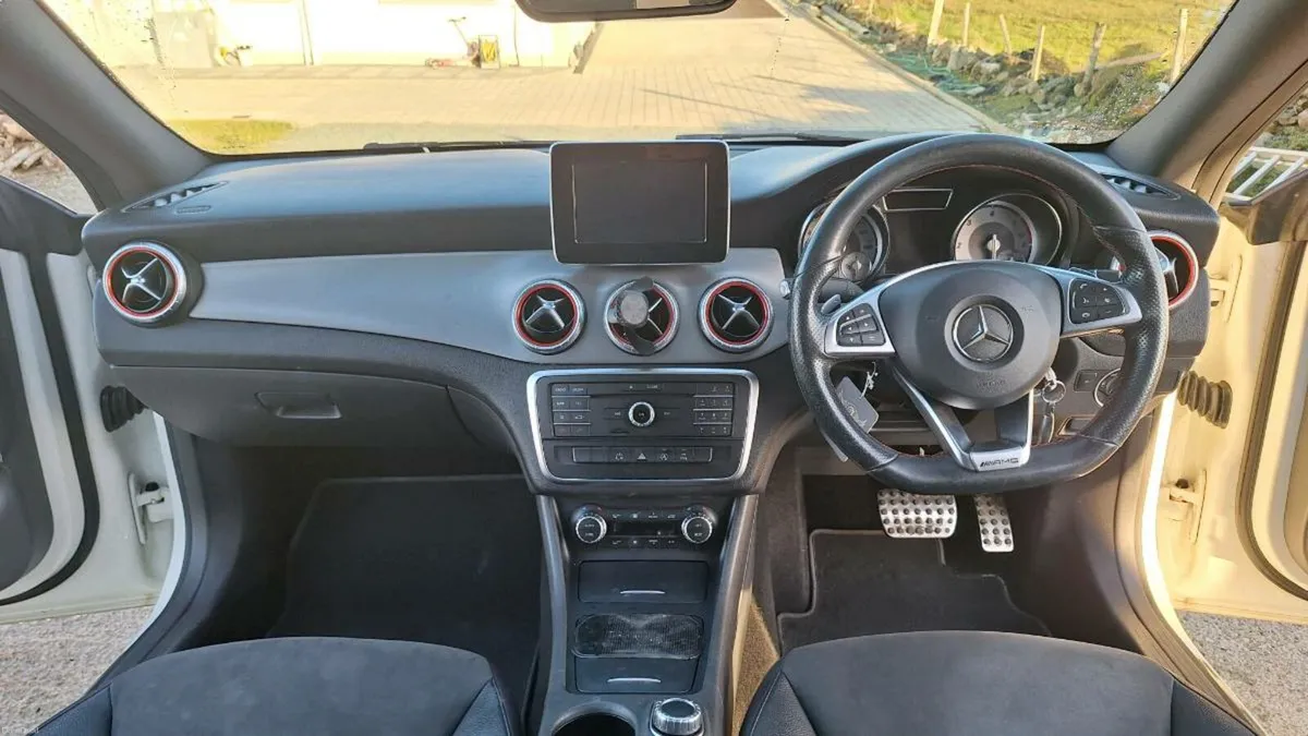 Mercedes cla 220d amg line - Image 2