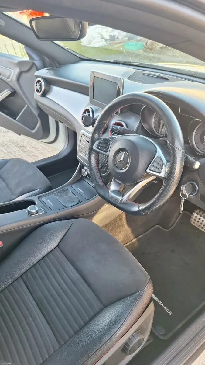 Mercedes cla 220d amg line - Image 3