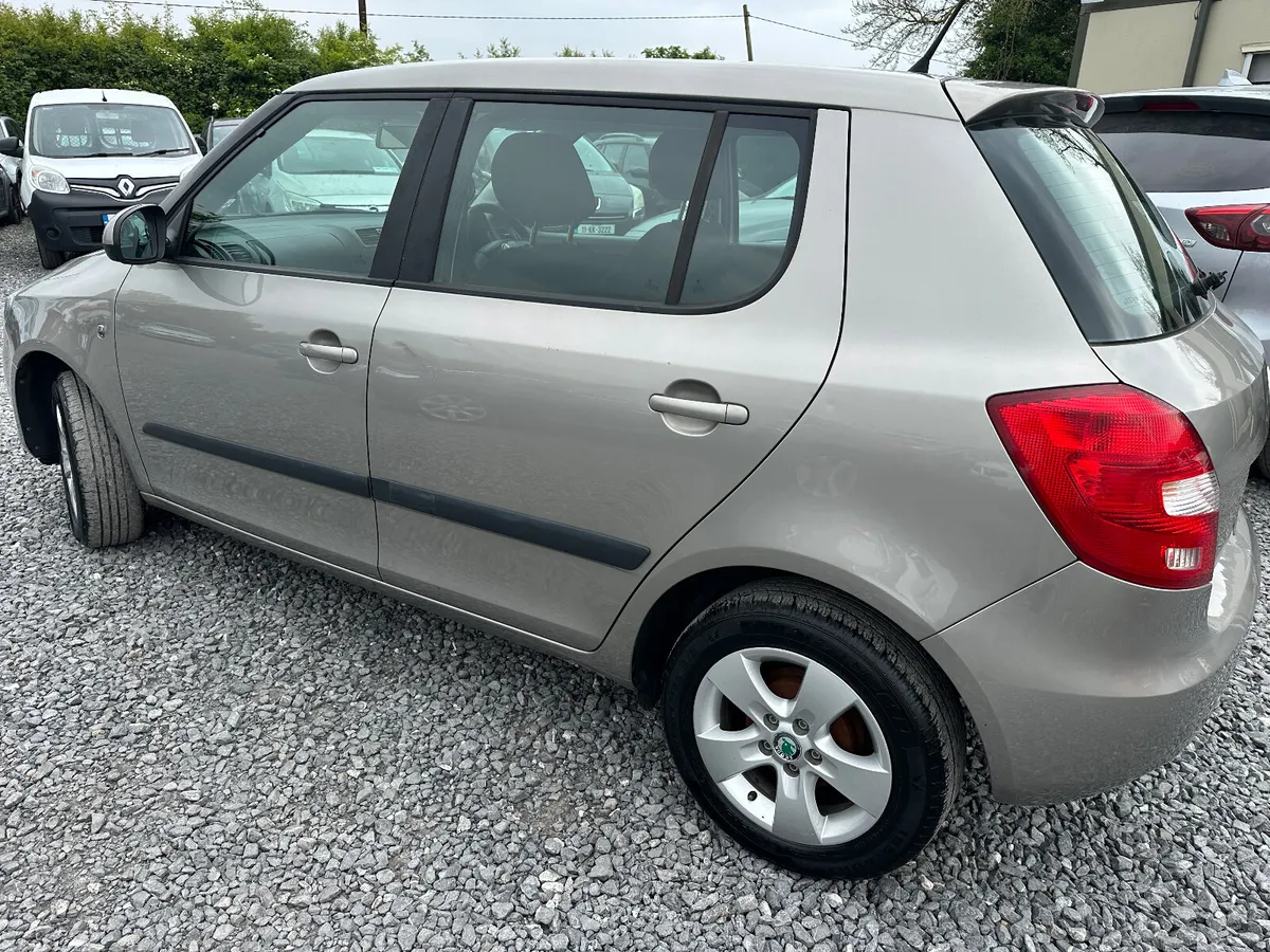 🔵 Skoda Fabia AMBITION 1.2 HTP 60BHP LOW KM - Image 3