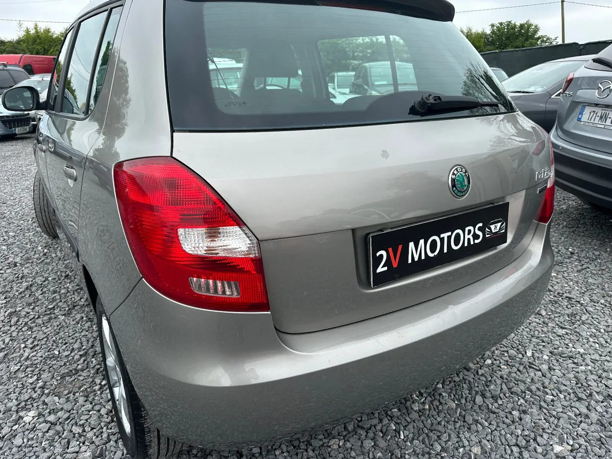 🔵 Skoda Fabia AMBITION 1.2 HTP 60BHP LOW KM - Image 4