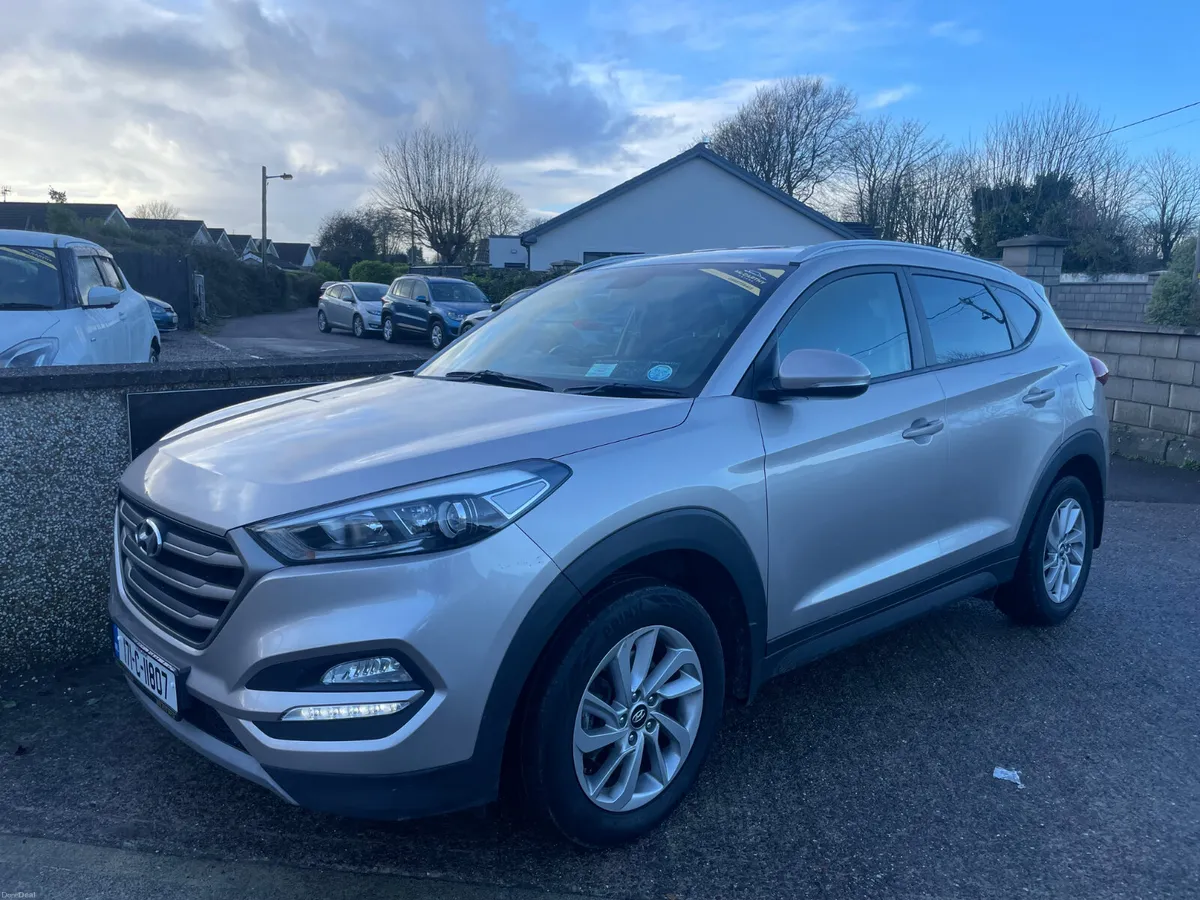 Hyundai Tucson Executive 1 owner - Image 2