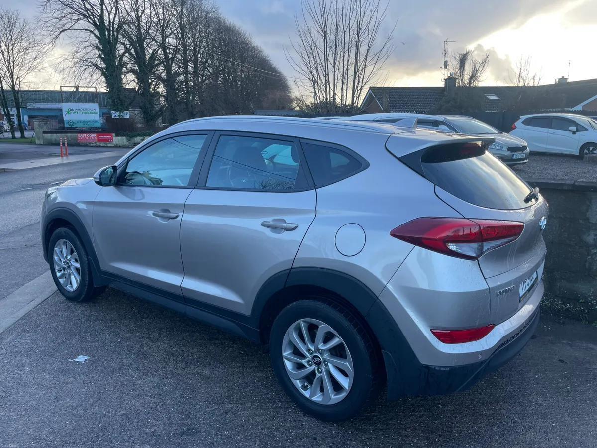 Hyundai Tucson Executive 1 owner - Image 3