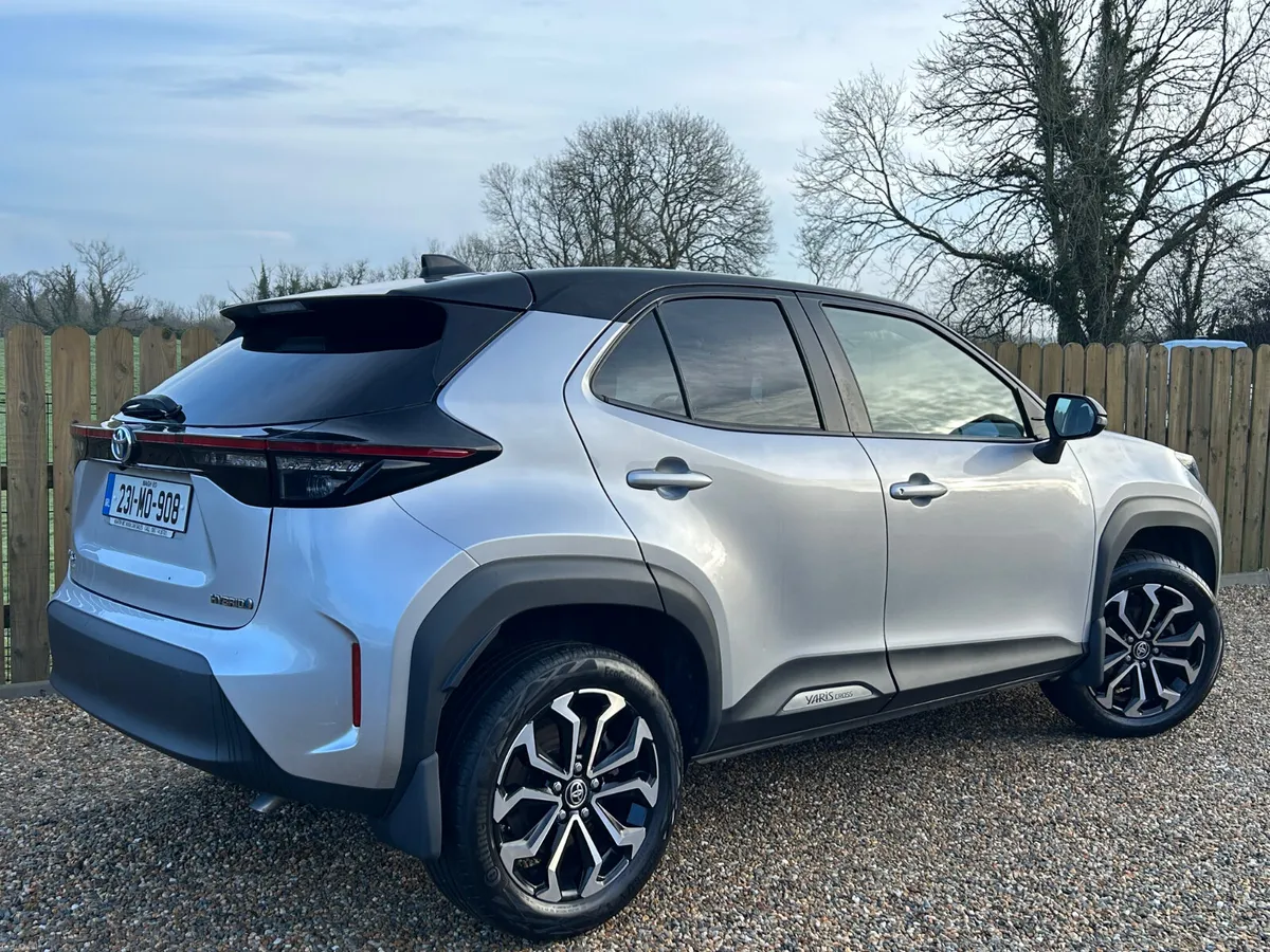 2023 Toyota Yaris Cross Luna Sport - Image 2