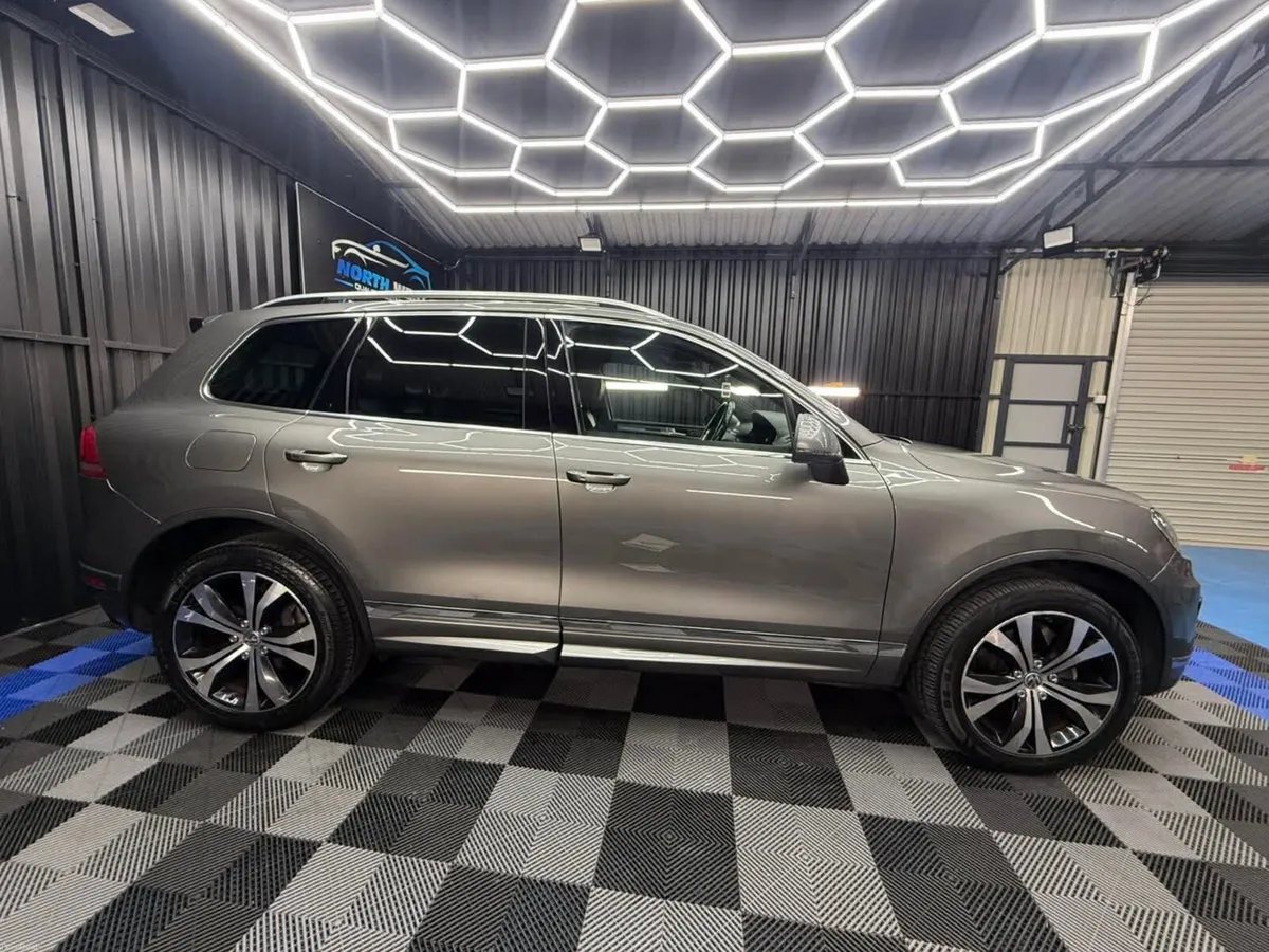 Volkswagen Touareg 2015 - Image 2