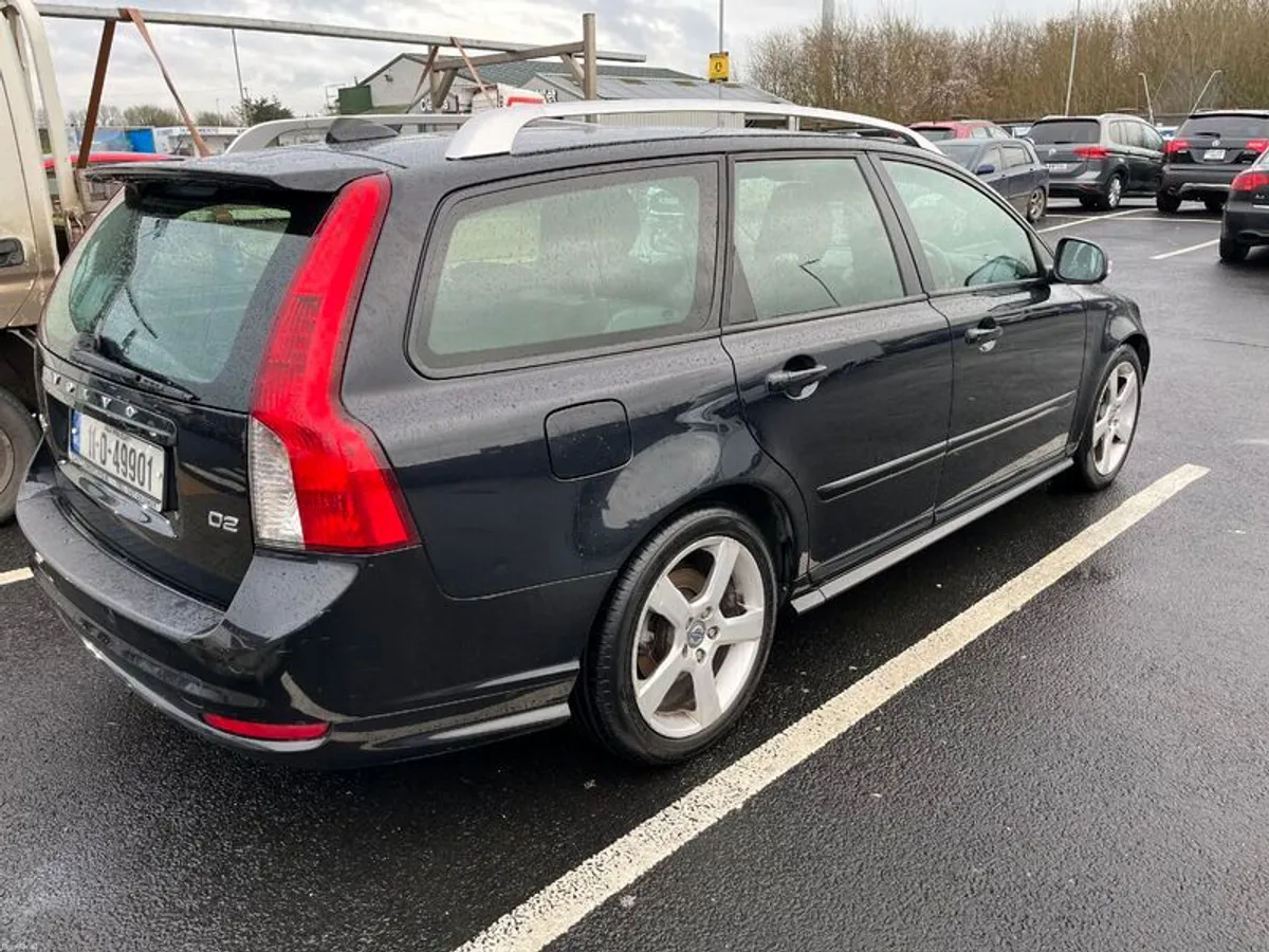 2011 Volvo V50 R-Design - Image 3