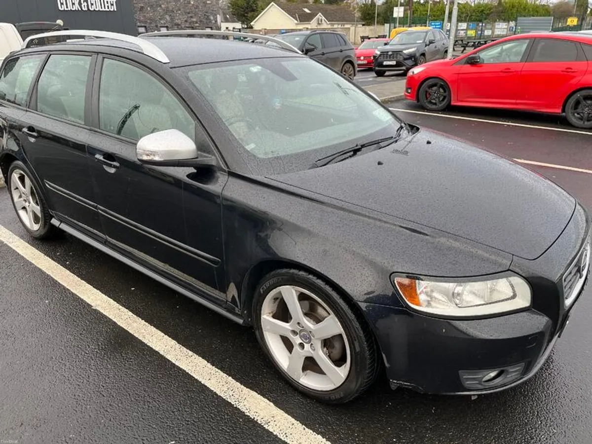 2011 Volvo V50 R-Design - Image 4