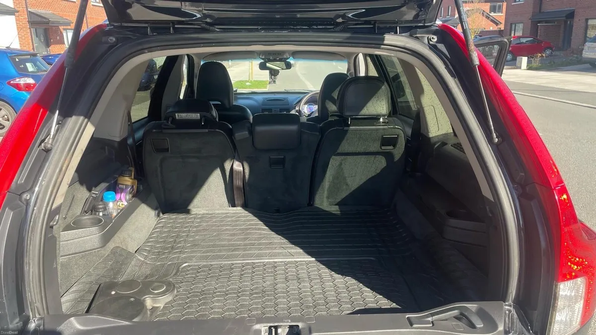 Volvo xc90 R design - Image 3