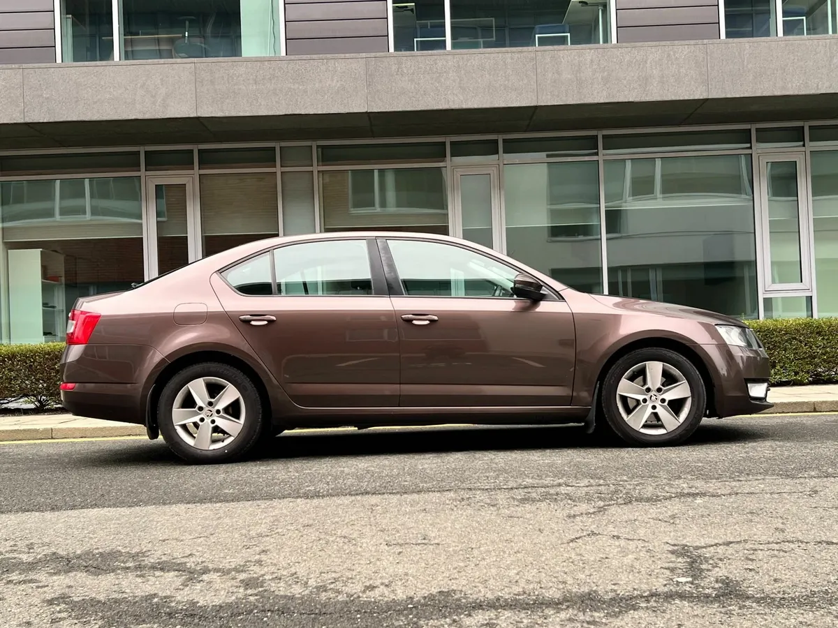 Skoda Octavia 2.0TDI *MSL Skoda Service History* - Image 2