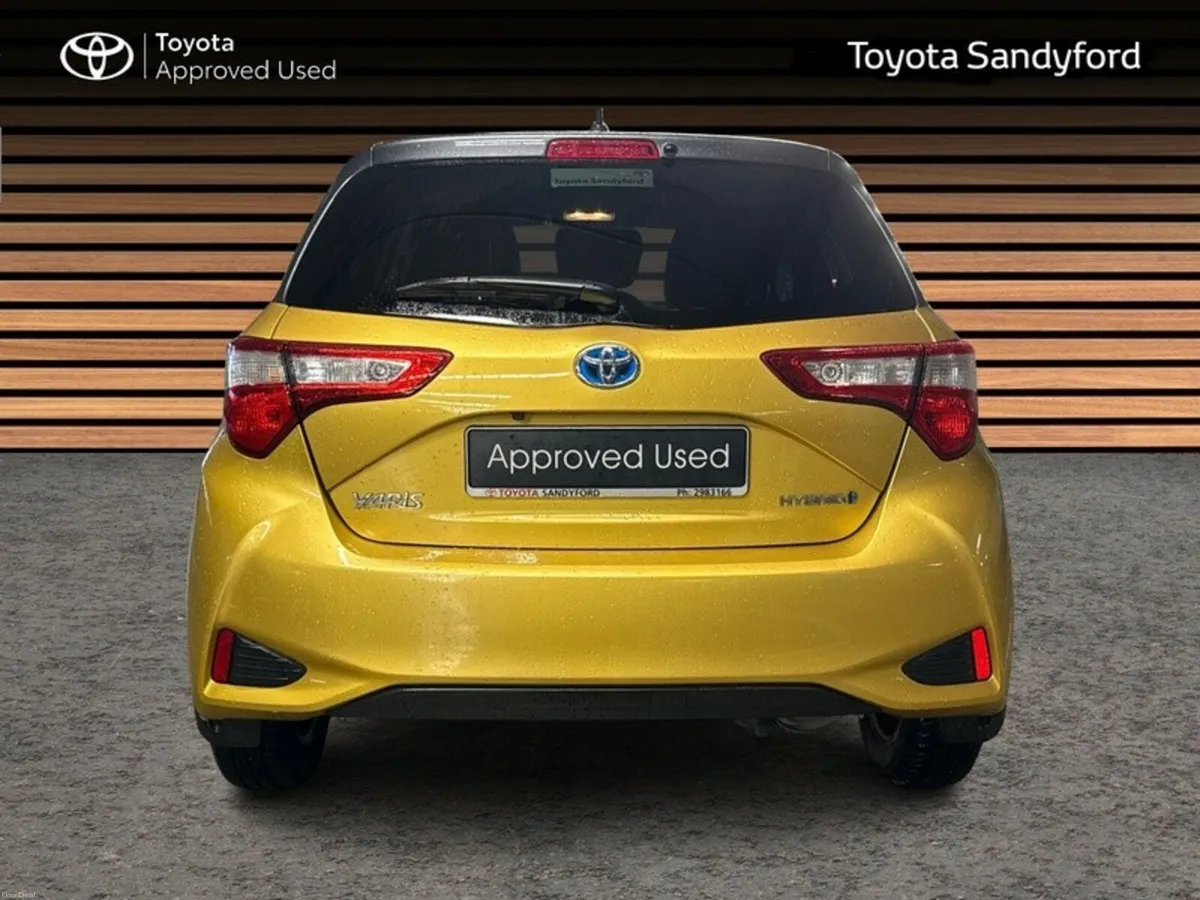 Toyota Yaris HYBRID Y20 AUTOMATIC // REAR CAMERA / - Image 4