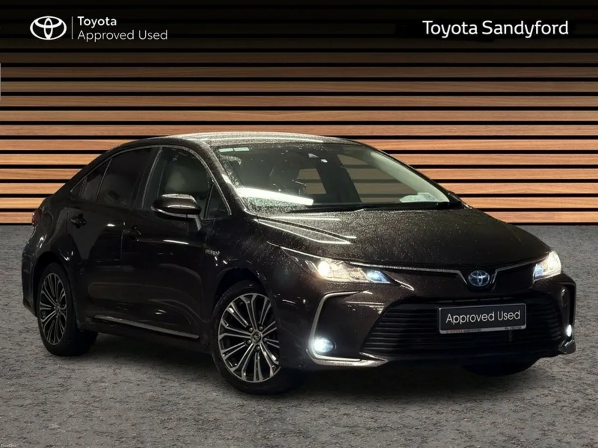 Toyota Corolla LUNA SPORT SALOON // HEATED SEATS / - Image 1