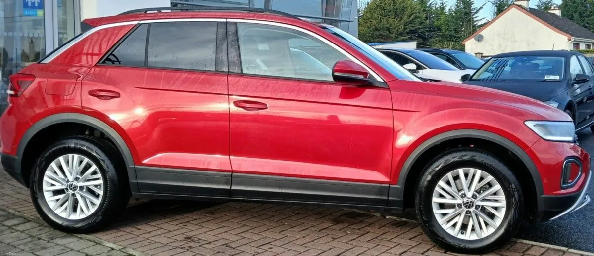 Volkswagen T-Roc LIFE 2.0 TDI M6F 116HP **REAR VIE - Image 3