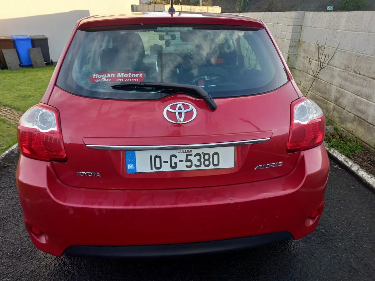 Toyota Auris 2010 - Image 1