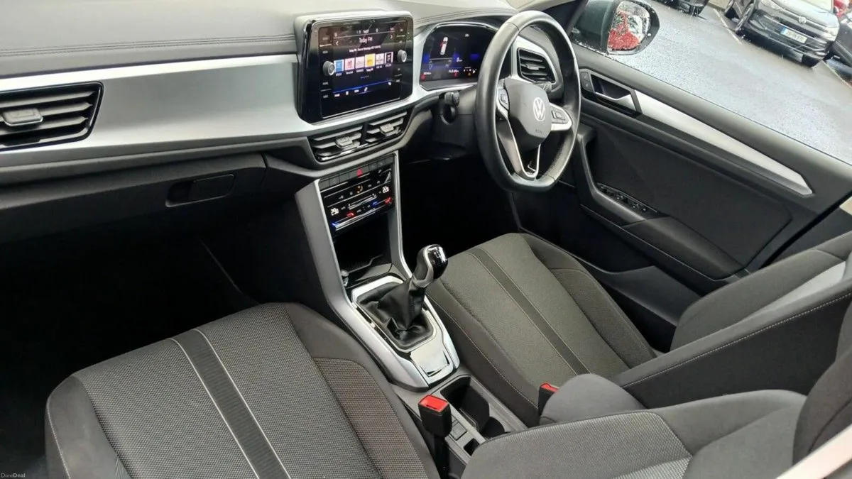 Volkswagen T-Roc Life 1.0 TSI 110HP **REAR VIEW CA - Image 2