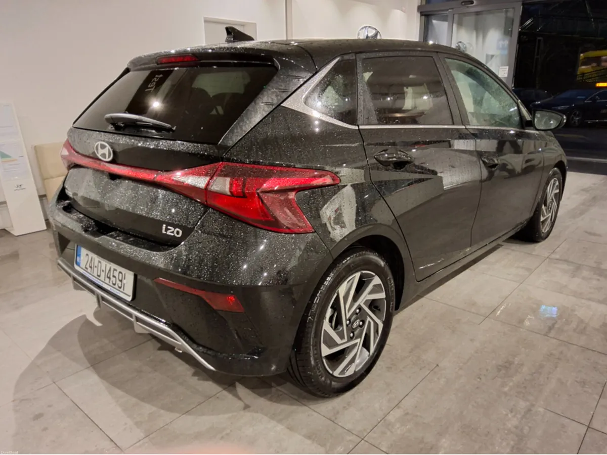 Hyundai i20 PLUS AUTOMATIC ** ONLY 4k kms ** - Image 2