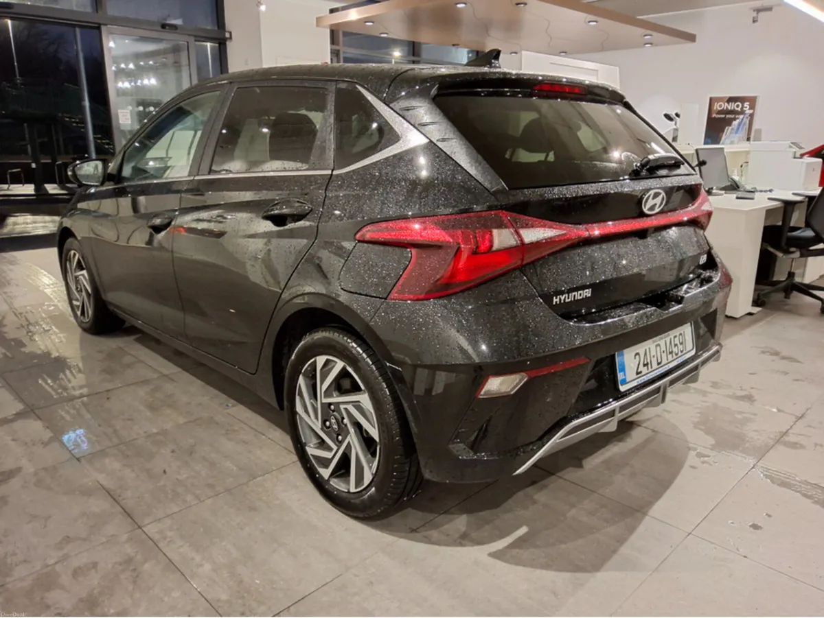 Hyundai i20 PLUS AUTOMATIC ** ONLY 4k kms ** - Image 4