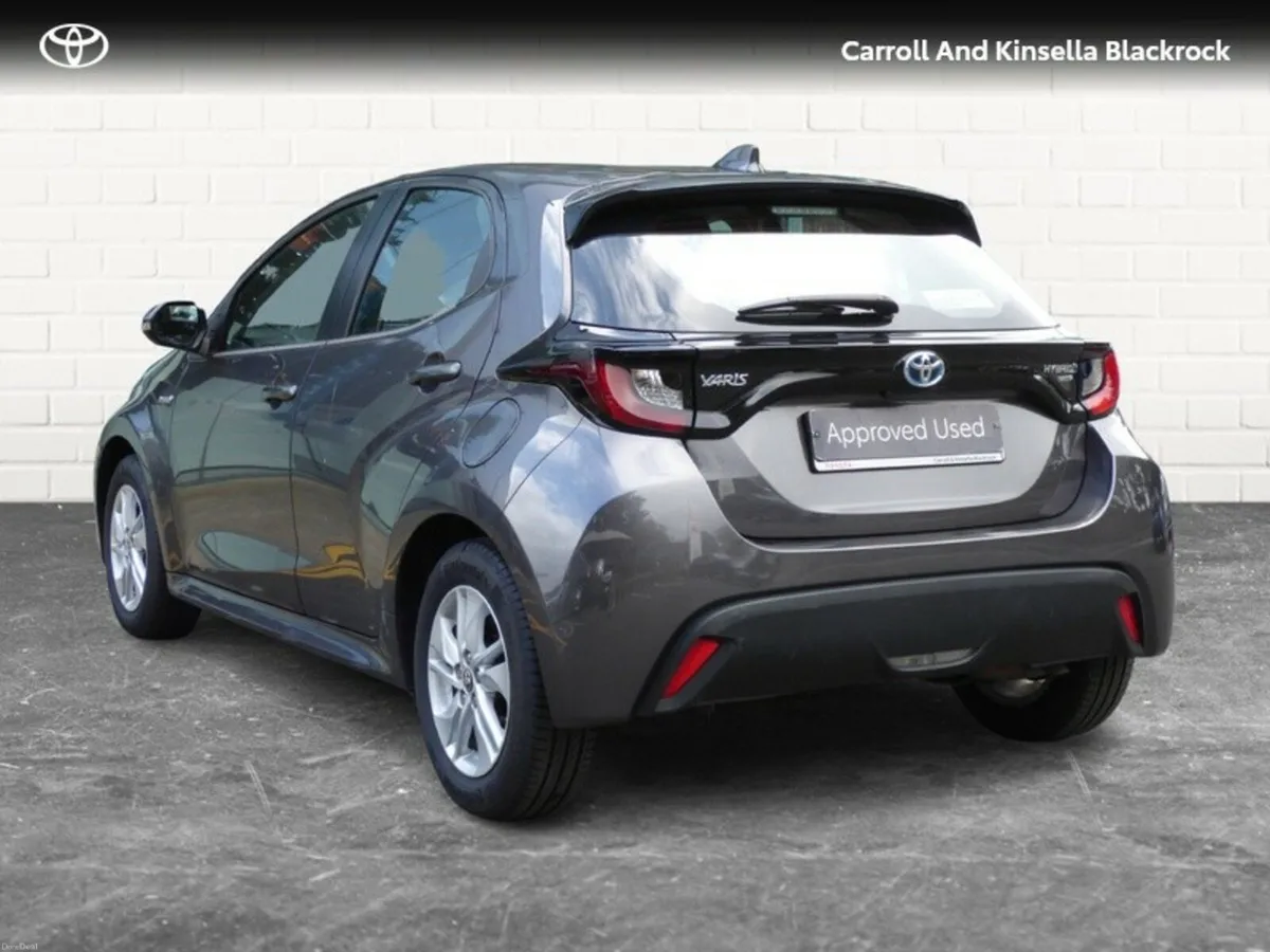 Toyota Yaris Hybrid Luna - Image 2