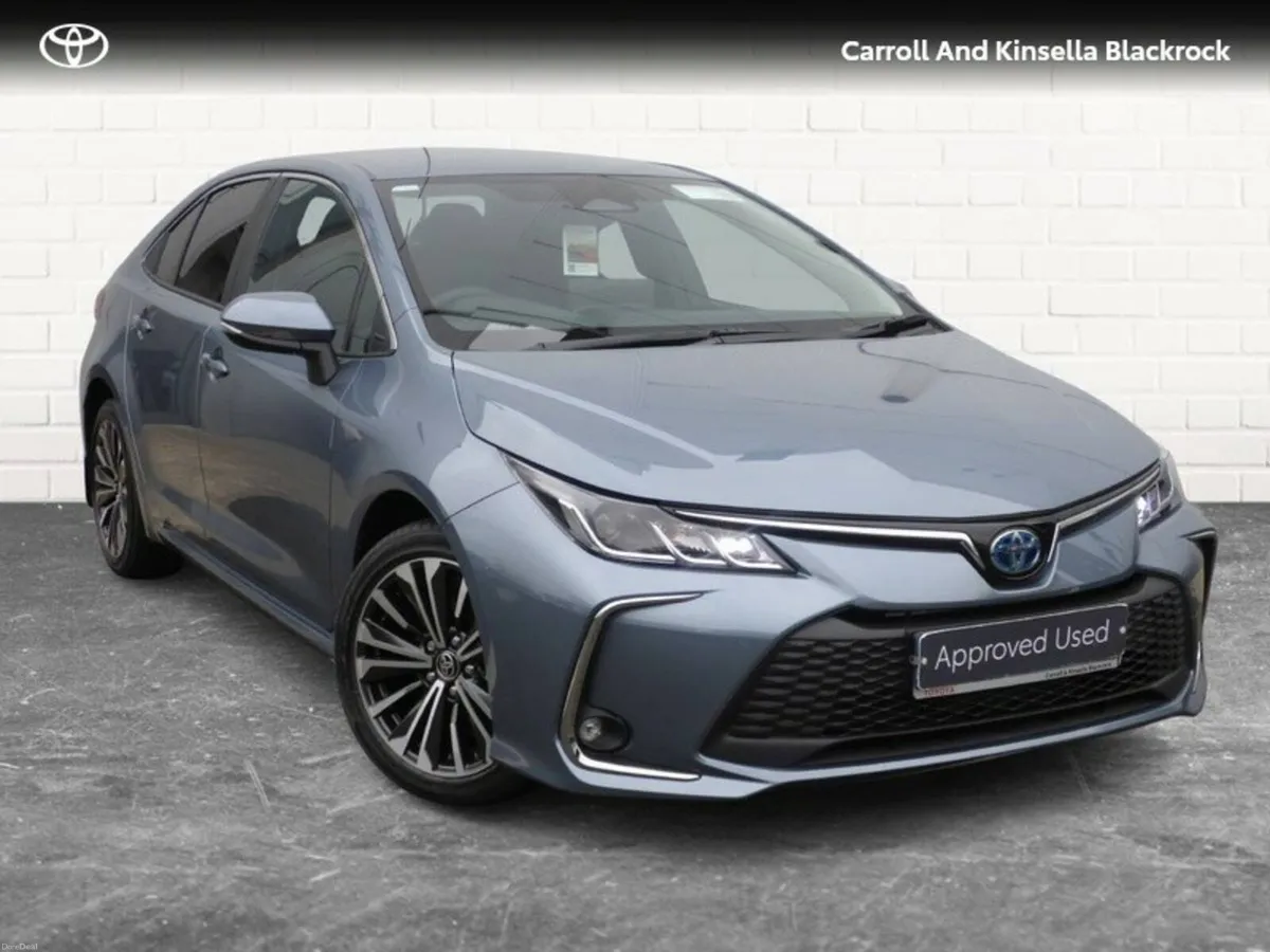 Toyota Corolla Hybrid Luna Sport Saloon - Image 1