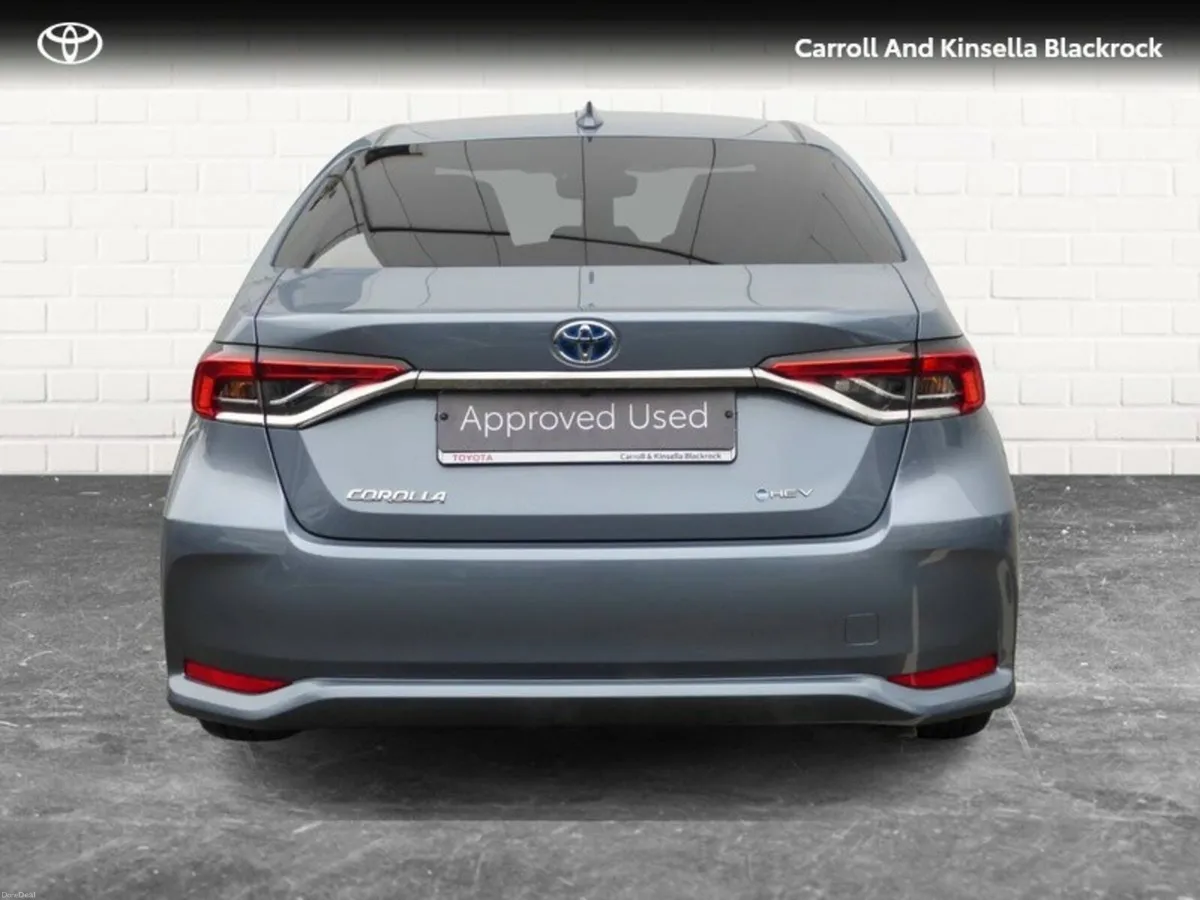 Toyota Corolla Hybrid Luna Sport Saloon - Image 4