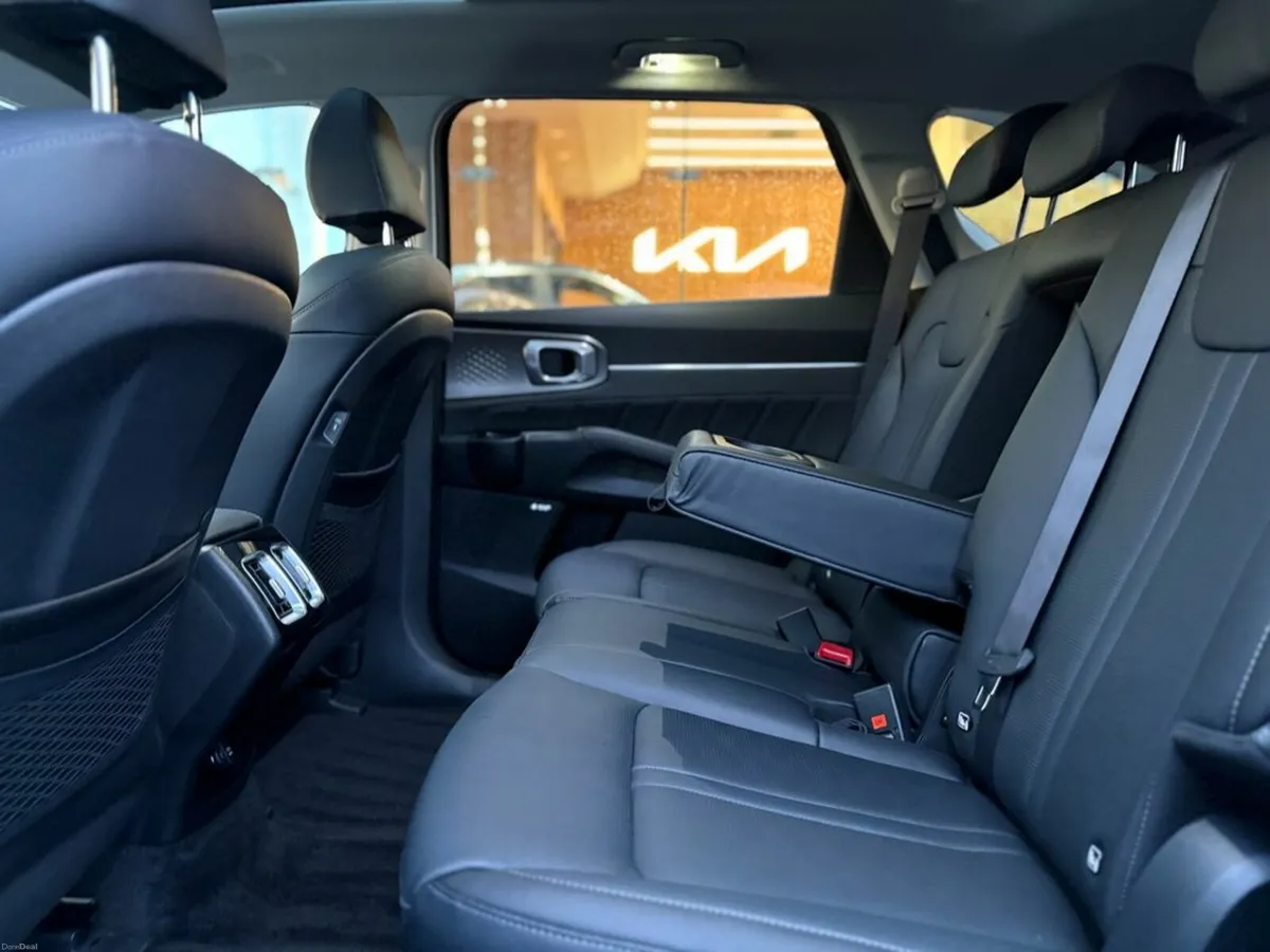 Kia Sorento 1.6 Plug In Hybrid (7 Seats) - Image 4