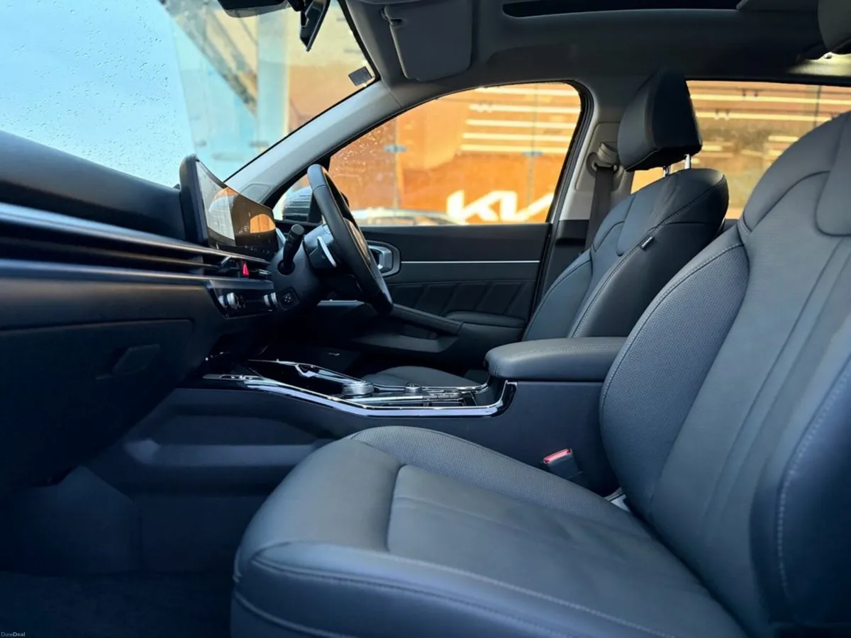 Kia Sorento 1.6 Plug In Hybrid (7 Seats) - Image 2