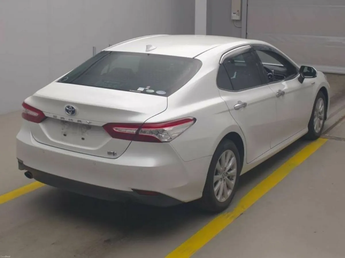 Toyota Camry 2.5 HYBRID AUTOMATIC - FACTORY ALLOYS - Image 2