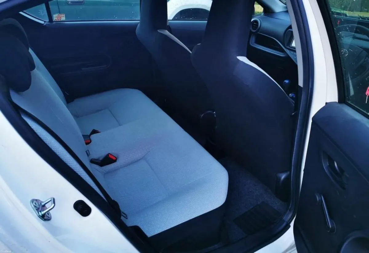 Toyota Aqua 2015 - Image 2