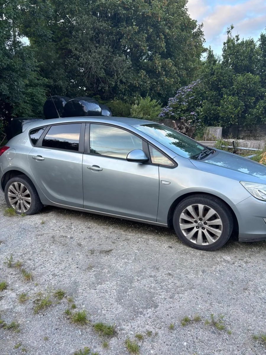 Vauxhall Astra 2010 - Image 2