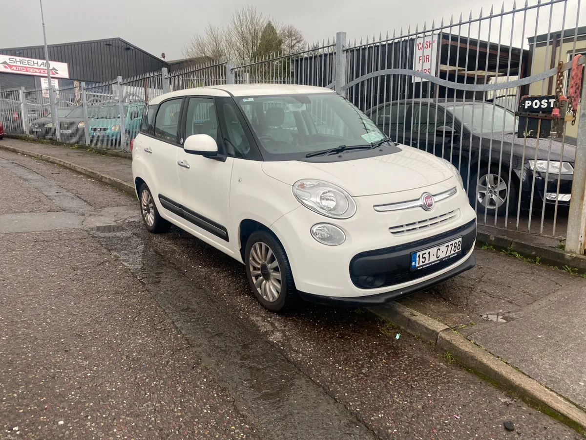 Fiat 500 2015 ONE OWNER CAR. - Image 1