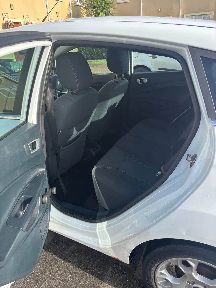 Ford Fiesta 2011 - Image 4