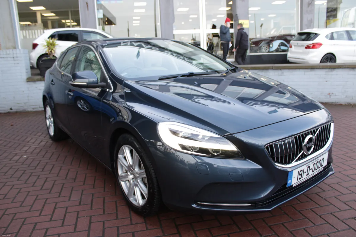 2.0D4 INSCRIPTION 5DR HATCHBACK AUTO HUGE SPEC  // - Image 2