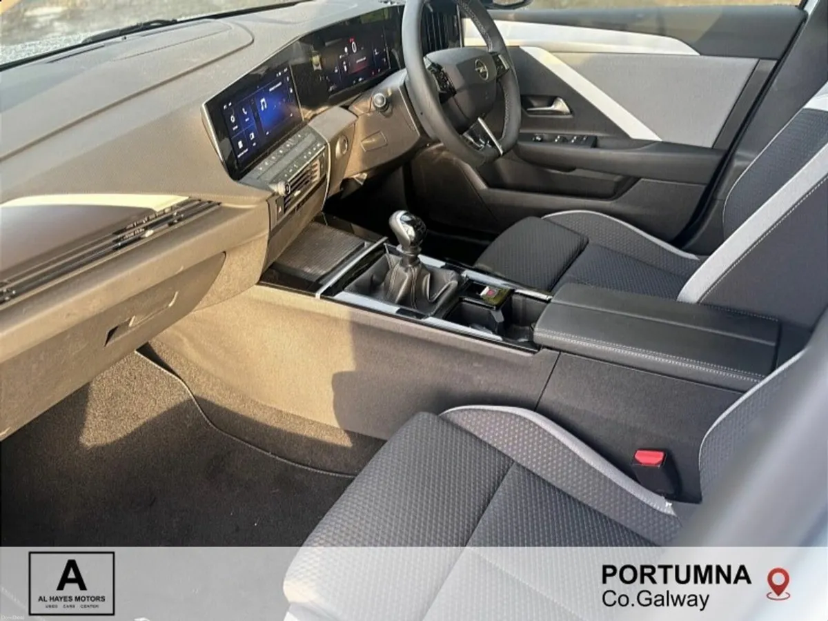 Opel Astra Elegance 1.2 Turbo 110PS Petrol 6 Speed - Image 4
