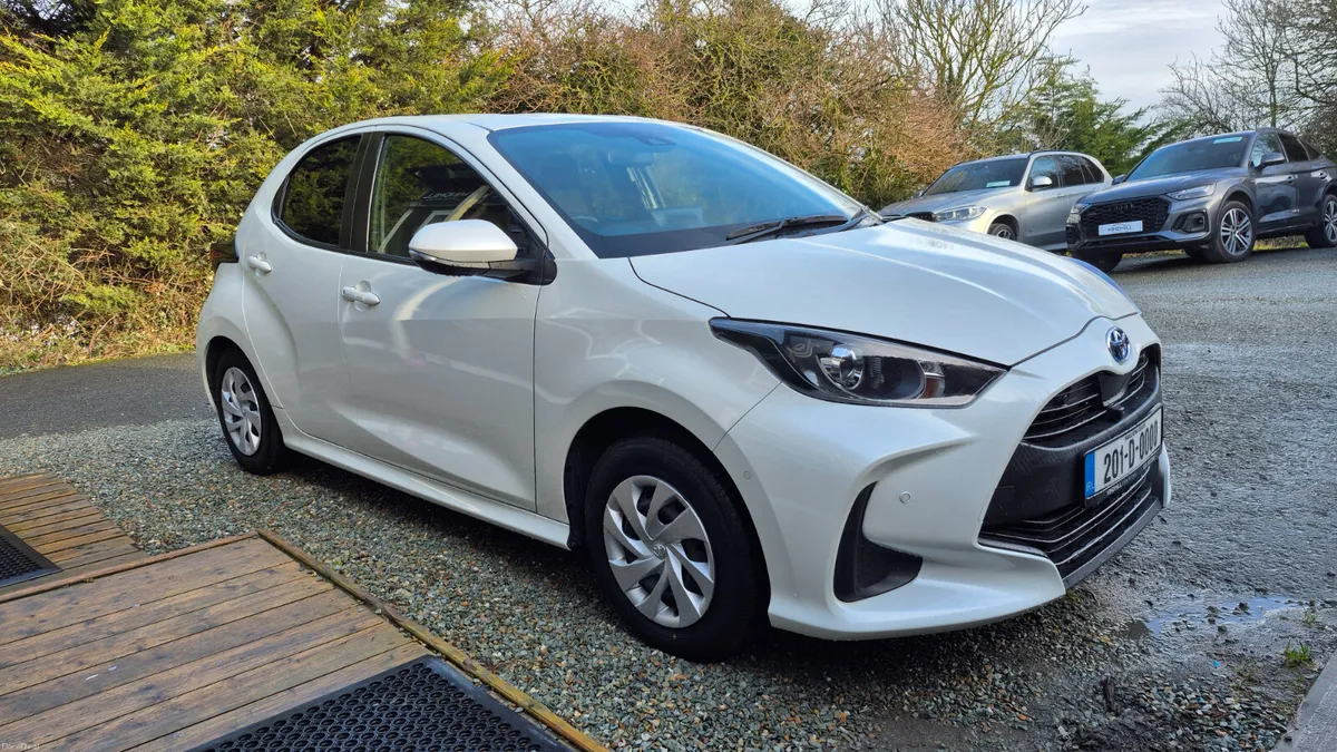 Toyota Yaris 1.5 Hybrid X pack - Image 3