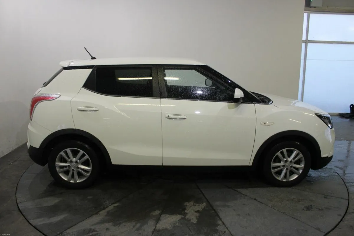 SsangYong Tivoli 1.6 D Manual ES - TENDER 15 - GRA - Image 3