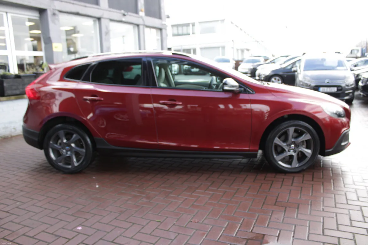 2016 VOLVO V40 CROSS COUNTRY - Image 3
