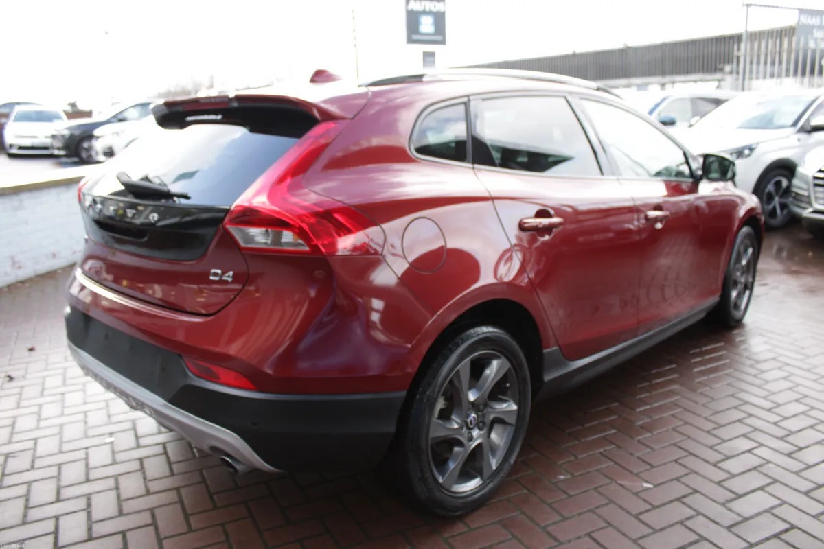 2016 VOLVO V40 CROSS COUNTRY - Image 4