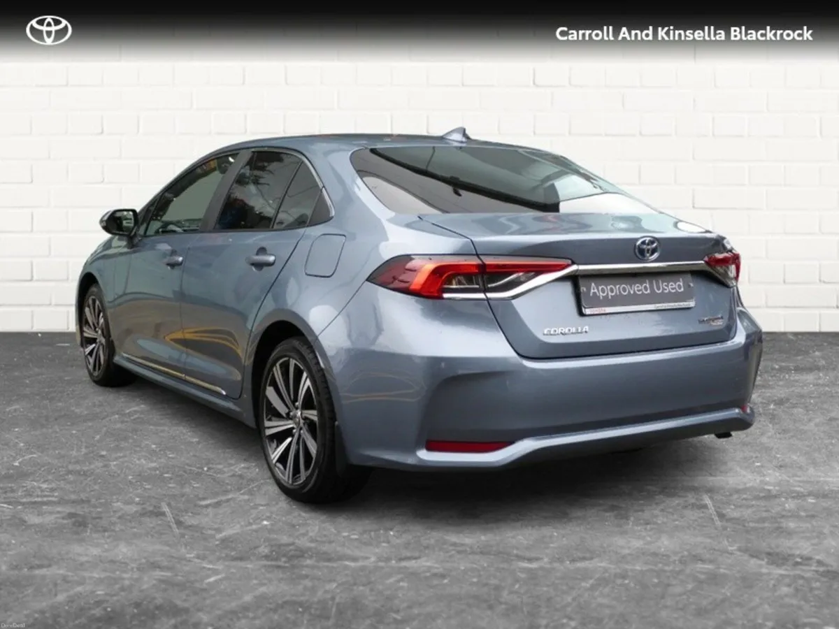 Toyota Corolla Hybrid Luna Sport Saloon - Image 2