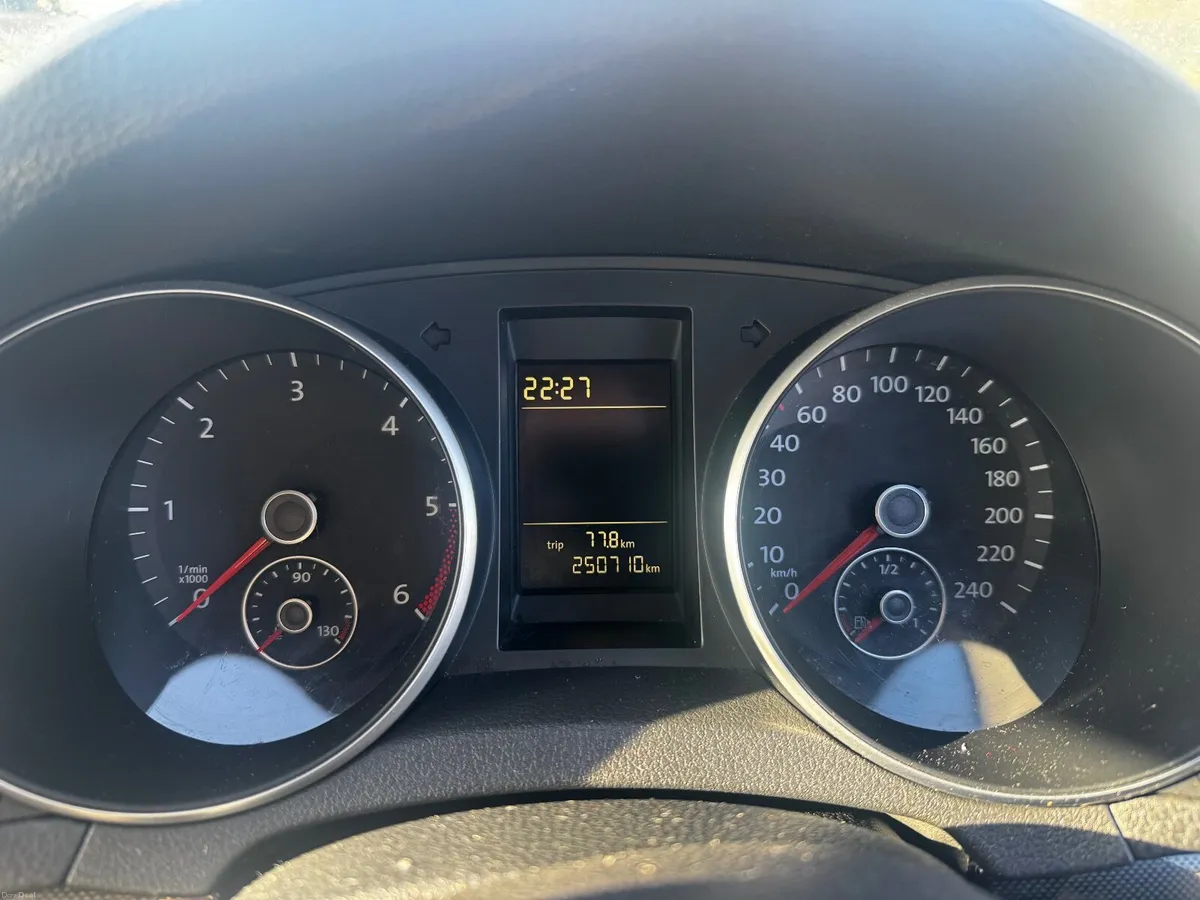 Volkswagen Golf 2010 - Image 3