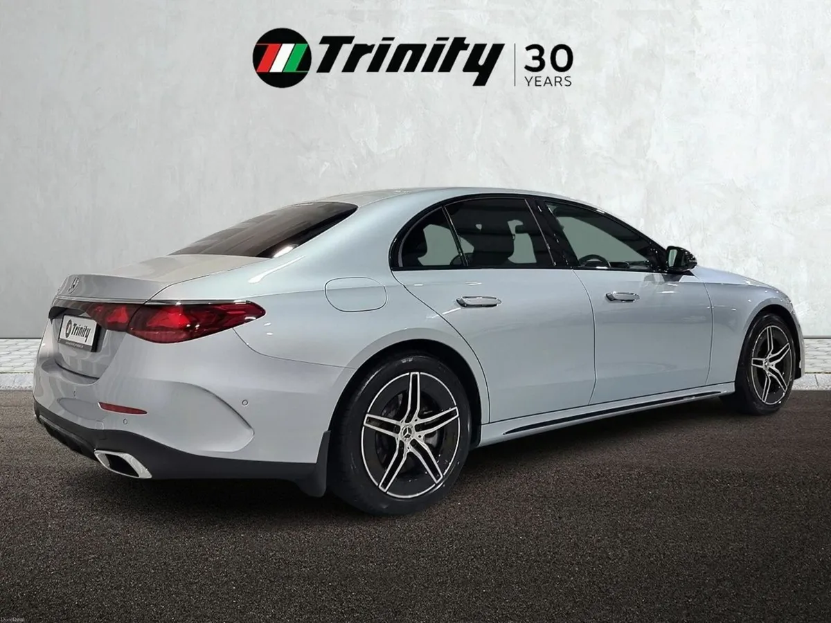 Mercedes-Benz E-Class ** 300de ** AMG LINE PLUS ** - Image 3