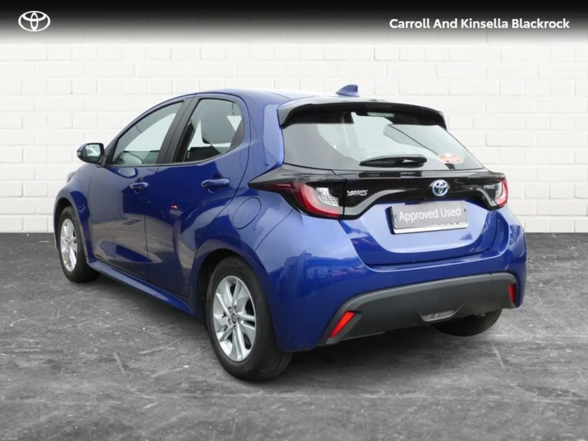Toyota Yaris Hybrid Luna - Image 2