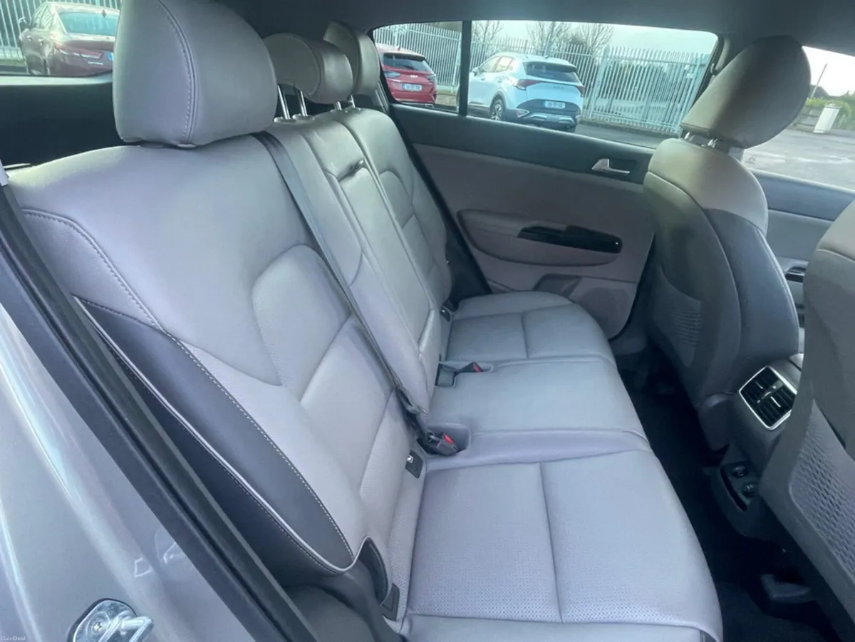 Kia Sportage 1.7 PLATINUM 5DR - Image 2