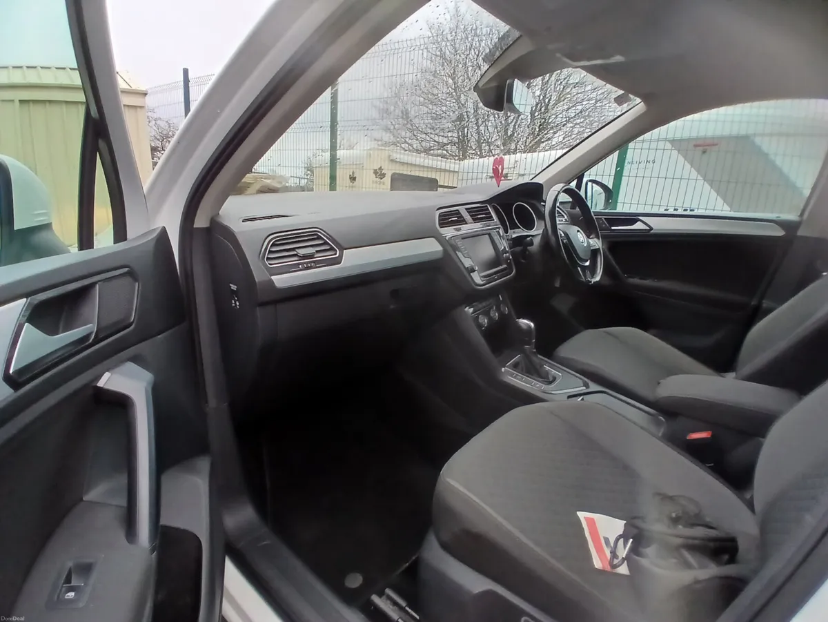 Volkswagen Tiguan 2017 - Image 2