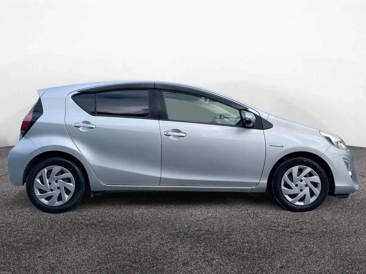 Toyota Aqua 2015 Hybrid - Image 4