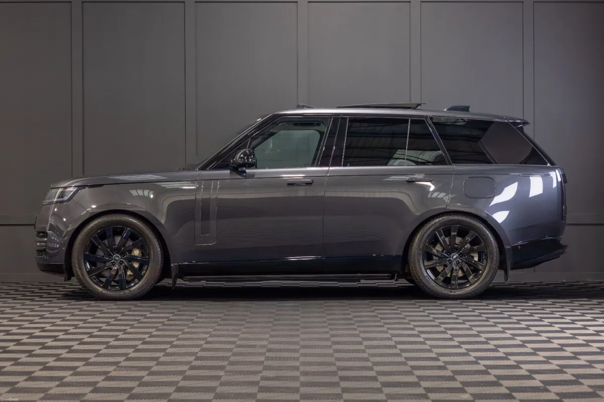 2024 Range Rover P460e Dynamic SE - Image 3