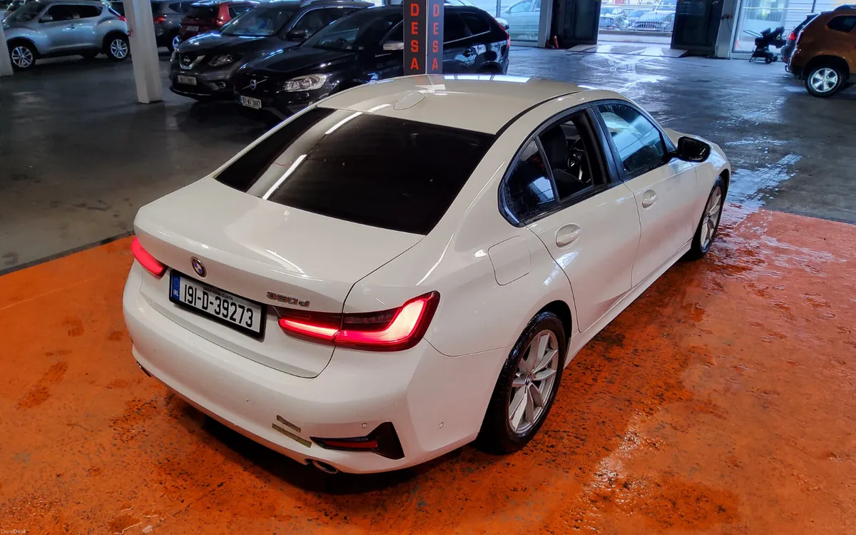 BMW 3-Series 2019 - Image 3