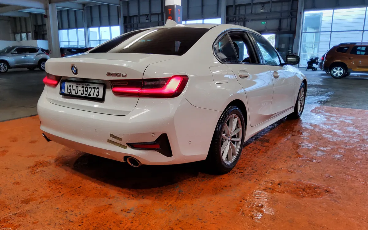 BMW 3-Series 2019 - Image 4